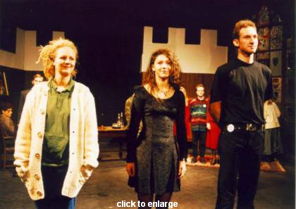 Die Musiker Linda Elias, Barbara Braun und Alex Eggstein beim Schlu�applaus